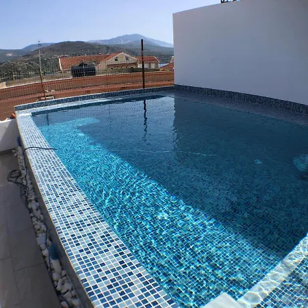 Metropolis House/villa With Garden & Pool-jacuzzi Villa *