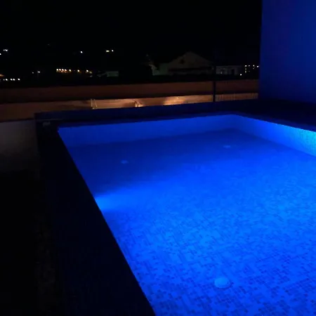 Metropolis House/villa With Garden&pool-jacuzzi *