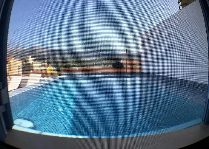 Metropolis House/villa With Garden & Pool-jacuzzi Vila *