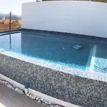 Villa Metropolis House/villa With Garden & Pool-jacuzzi *