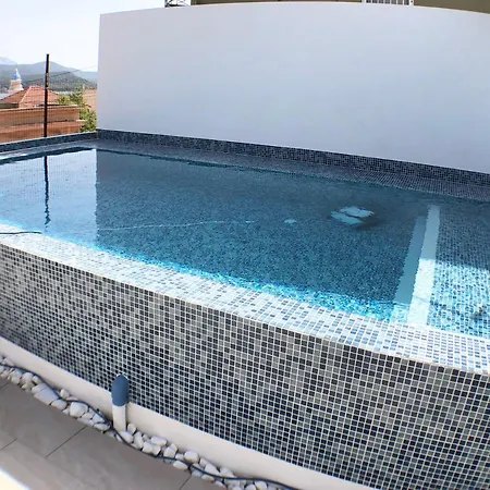 别墅 Metropolis House/villa With Garden & Pool-jacuzzi *